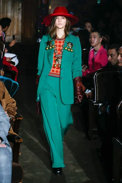Look 70